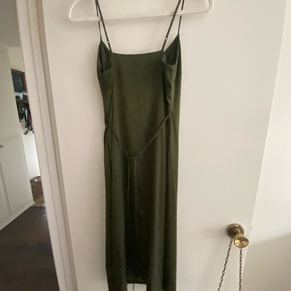 Urban outfitters dark green silk midi dress with tie - Picture 2 of 2